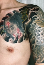 入れ墨　和彫り　胸