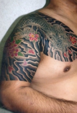 入れ墨　和彫り　胸