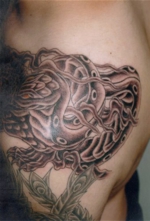 入れ墨　和彫り　腕