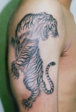 入れ墨　和彫り　腕