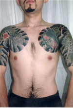 入れ墨　和彫り　胸