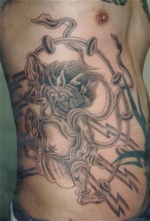 入れ墨　和彫り　お腹