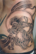 入れ墨　和彫り　お腹