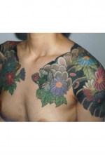 入れ墨　和彫り　胸