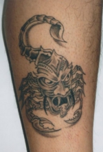 タトゥー 洋彫り 足