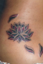 タトゥー　洋彫り 腰