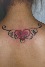 タトゥー 洋彫り 首