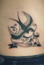 タトゥー 洋彫り 腰