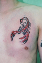 タトゥー 洋彫り 胸