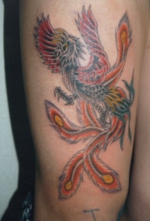 タトゥー 洋彫り 太もも