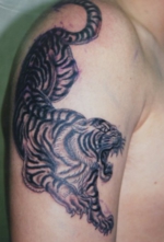 タトゥー 洋彫り 腕