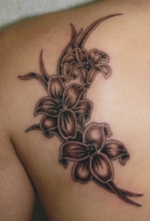 タトゥー 洋彫り  背中